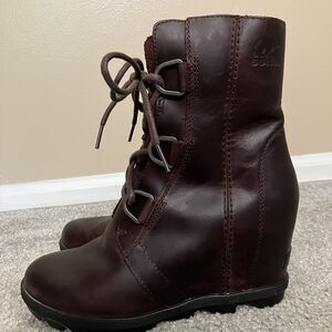Sorel Womens Joan of Arctic Wedge Red Brown Leather Lace Up Ankle Boots Size 7.